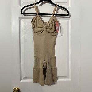 NWT SPANX By Sara Blakely (Slim Cognito) Beige Shapewear Bodysuit (SMALL)